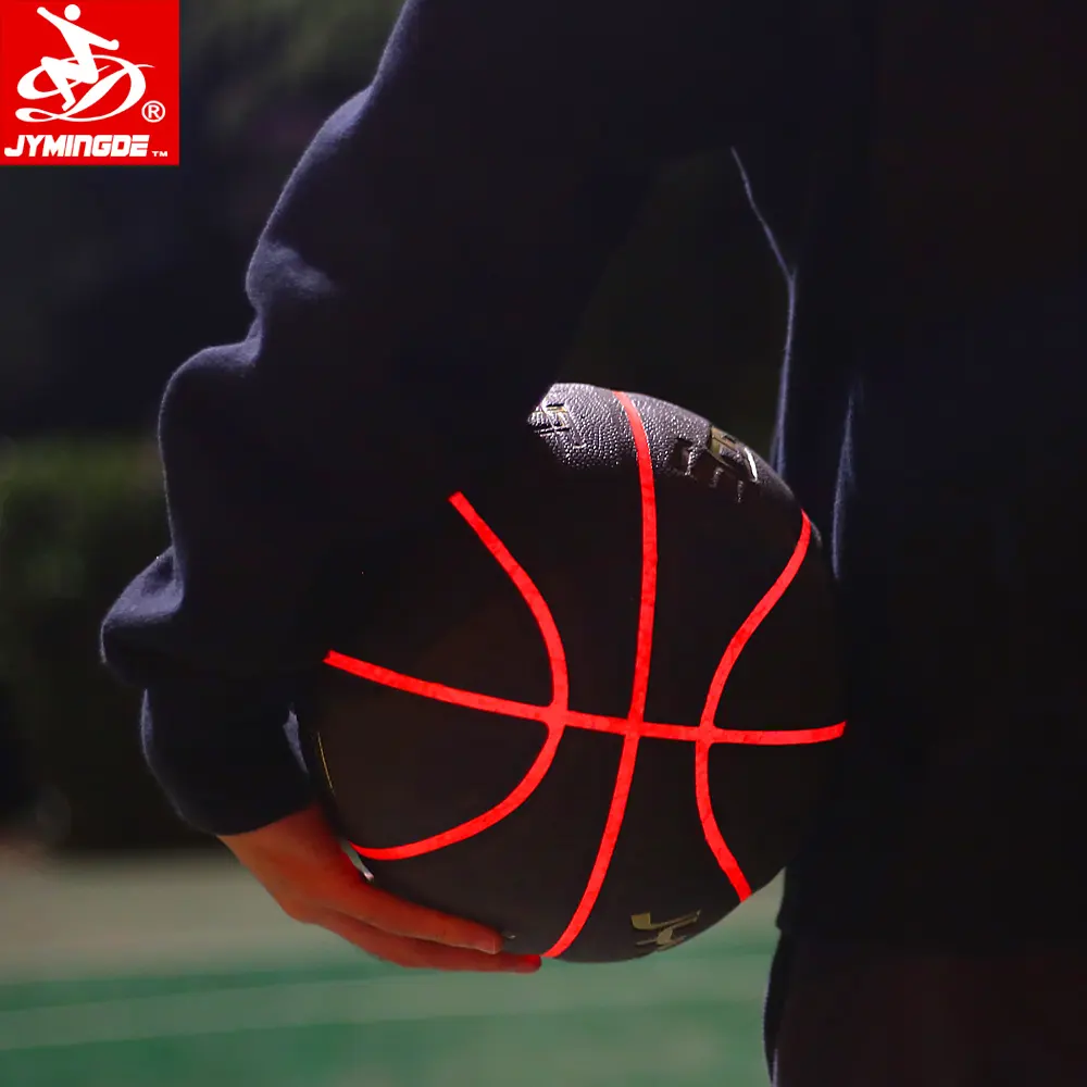 Kustom laminasi hibridopik kulit PU cahaya hitam dalam gelap bola basket LED menyala dalam gelap