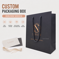 Sac shopping en papier noir mat de luxe avec poignée en corde, logo en feuille d'argent bronze, sac de transport en papier personnalisé