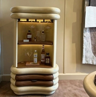 Armoire à vin de luxe légère et haut de gamme, design créatif pour villa de luxe, meuble de rangement élégant pour la maison