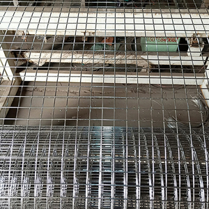 Plumas de pollo de alta resistencia personalizadas al por mayor y malla metálica soldada galvanizada - Product Image 4