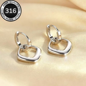 Boucles d'oreilles en acier inoxydable 316L, style européen et américain, géométriques, carrées, ajourées, légères et luxueuses, boucles d'oreilles françaises. - Product Image 4