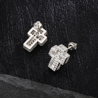 Vente en gros Boucles d'oreilles clous croix pour femmes chrétiennes et hommes hip-hop, plaqué argent/or, serties de zircone cubique 5A, style 'Iced Out Bling', pour anniversaire