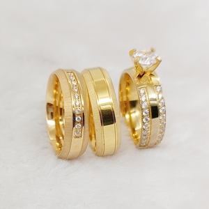 Anelli Nuziali Classici in Acciaio Inossidabile Placcato <span class=keywords><strong>Oro</strong></span> 24K, Set Unico da 3 Pezzi per Uomo e Donna, Anello di Fidanzamento e Coppia - Product Image 1