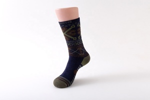 Logo personnalisé broderie <span class=keywords><strong>100</strong></span>% laine mérinos chaussettes de compression équipage de haute qualité pour les sports de plein air d'hiver-randonnée avec logo sur le fond - Product Image 6