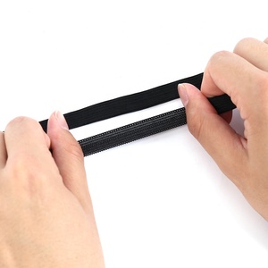 Vente en gros de bandes élastiques plates tressées en textile <span class=keywords><strong>tricot</strong></span>é noir et blanc personnalisées en rouleaux de 3 mm, 5 mm, 6 mm, 8 mm, 10 mm, 12 mm <span class=keywords><strong>pour</strong></span> la <span class=keywords><strong>couture</strong></span> de vêtements - Product Image 3