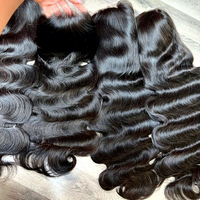 Perruque frontale en dentelle HD 13x4 13x6 en cheveux humains vietnamiens bruts alignés avec les cuticules, ondulations profondes, vente en gros
