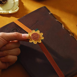 Marcadores de página elásticos de cuero PU para lectura, con diseño fresco y dulce, y clips para páginas. - Product Image 2