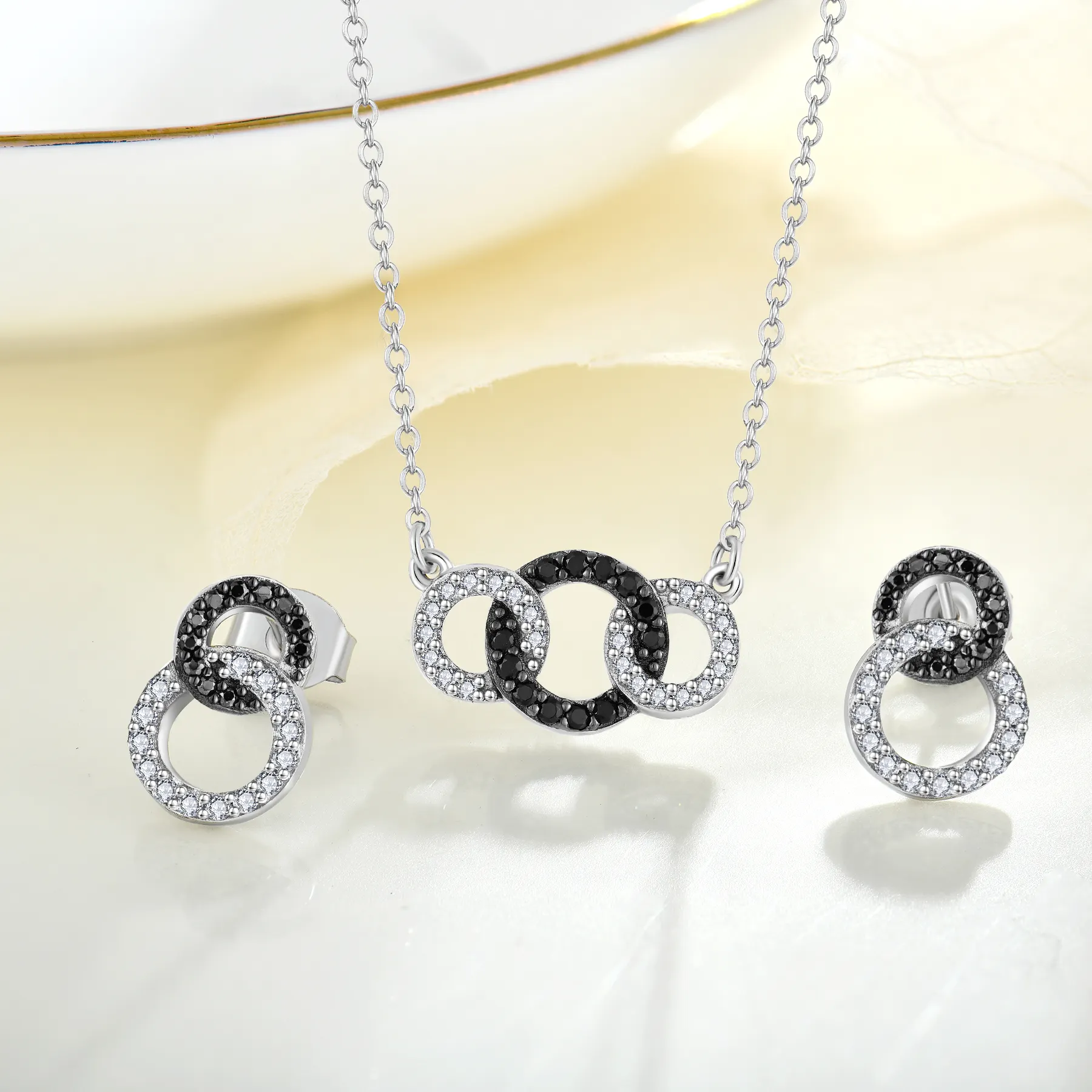 QX 925 argent ensembles zircon cubique en gros de haute qualité personnalisé OEM rond cercle collier boucles d'oreilles luxe zircone ensemble de bijoux