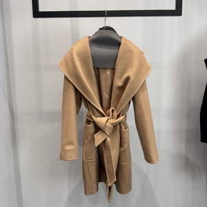 <span class=keywords><strong>Manteau</strong></span> en Laine de Chameau Rialto Modèle Classique Vintage avec Capuche, Effet Ondulé, Longueur <span class=keywords><strong>Mi</strong></span>-Longue, Coupe Ample et Décoration Lettres - Product Image 3