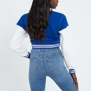 Veste universitaire pour femme, bleu et blanc, manches longues, col boutonné, coupe courte, style automne - Product Image 2
