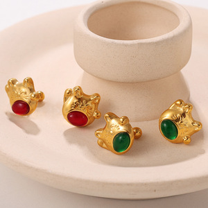 Pendientes de Gato de la Suerte, Chapados en Oro, Aleación de Zinc, Engaste de Bisel Rojo y Verde, Diseño de Dibujos Animados, Regalo para Mujer - Product Image 1