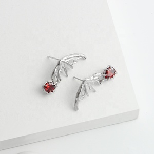 Dragon Series Jewelry Diseño elegante sentido Dragon Wing Zircon Pendientes Wing Studs para mujeres - Product Image 4