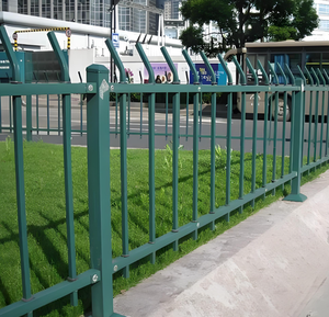 Valla de Acero Tipo Palisada Galvanizada en Caliente + Púas Curvadas con Recubrimiento en Polvo Anti-Corte y Anti-Escalada para Infraestructuras Críticas - Product Image 4