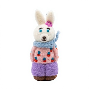 Ornement de Noël Lapin en Feutre de Laine Fait Main Traditionnel Écologique 100% Laine Petite Décoration Intérieure Écharpe Fleur Cheveux - Product Image 2