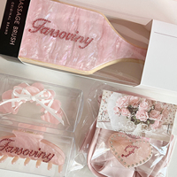 Ensemble de brosses à cheveux en acétate de cellulose et bambou rose avec logo diamant personnalisé et pinces à cheveux en acétate, livré dans un coffret cadeau