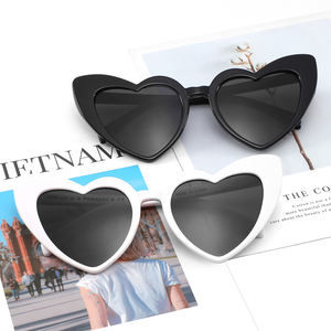 2024 Wholesale Heart Shaped Sunglasses Fashion Women love Heart Sun <b>Glasses</b> pink Sunglasses - Product Image 2