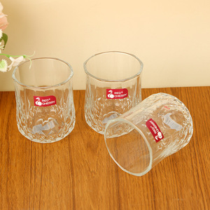 Gobelet en verre rouge cerise, rond, simple, pour boisson, thé aux herbes, jus, utilisation en fête - Product Image 1