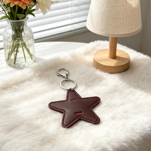 Breloque de sac en PU en forme de verre à vin tendance, support anti-perte pour lunettes, clip mignon pour lunettes de soleil, porte-clés en forme de coupe à cocktail, pendentif pour sac à dos - Product Image 5