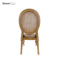 Chaise Louis en résine en gros, dossier en rotin PP, siège rembourré, mobilier de banquet et de salle à manger pour mariages et hôtels