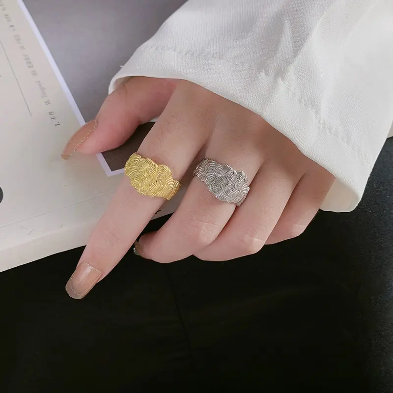 Moda in titanio 925 argento con motivo a foglia anello da donna placcato in oro color oro che conserva gioielli da dito