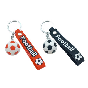 Porte-clés de football coloré avec breloque ballon de soccer, forme rectangulaire en plastique, style dessin animé, accessoire léger pour sac - Product Image 5