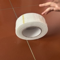 Ruban isolant en fibre de verre 100 mm avec adhésif thermofusible pour coins de cloisons sèches, matériau en fibre de verre Xinxing 8 mailles, service de découpe