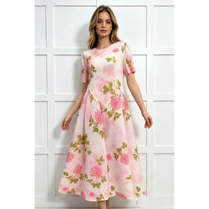 Abito da donna a maniche corte con motivo floreale a fiorellini, plissettato a otto pannelli, taglie forti - Elegante abito da donna stile vacanza al mare - Product Image 2