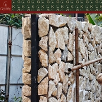Revêtement en pierre calcaire beige clair GOLDKING pour murs de soutènement, bordures paysagères et projets de façades urbaines en gros volume