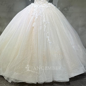 Robe de mariée moderne Wx106, coupe princesse, dos nu, décolleté cœur, style chapelle, élégante et romantique, coupe ajustée, haut de gamme, style palais, simple et raffinée. - Product Image 4