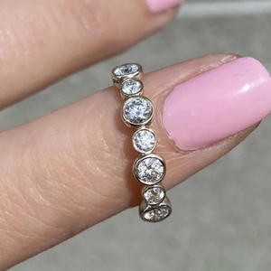 Anello Eternity T0831 in Moissanite, Oro Massiccio 18K, Taglio Brillante Rotondo, Montatura a Castone, per Uso Quotidiano Femminile - Product Image 6