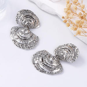 Boucles d'oreilles rétro tendance lumière luxe alliage double coquille pendentif plage vacances accessoires boucles d'oreilles - Product Image 4