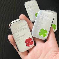 Briquet à gaz imprimé trèfle à quatre feuilles en métal flamme rouge et verte briquet gonflable coupe-vent couple cadeau briquet à gaz