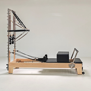 Tour de réforme en bois avec 8 ressorts, barre de descente, studio clinique avec tour de réforme, demi-trapèze - Product Image 1