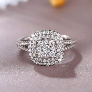 Anello Q281 in Oro Bianco con Diamante Naturale Taglio Brillante Rotondo Colore G Design Halo per Fidanzamento Femminile - Product Image 1