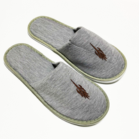Chaussons en coton à semelle EVA, personnalisables avec logo brodé pour hôtel, à bout fermé, en tissu sweat-shirt, jetables, confortables et doux, pour adultes et enfants