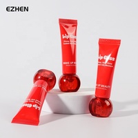 Tubes de brillant à lèvres au design vibrant et accrocheur, emballage personnalisé par lots, applicateur transparent comme du cristal, options de capuchons haut de gamme, tubes souples.