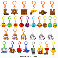 Porte-clés en PVC souple en forme de cœur, thèmes variés, mélange promotionnel en gros, pendentif de sac personnalisé, promotion sur mesure
