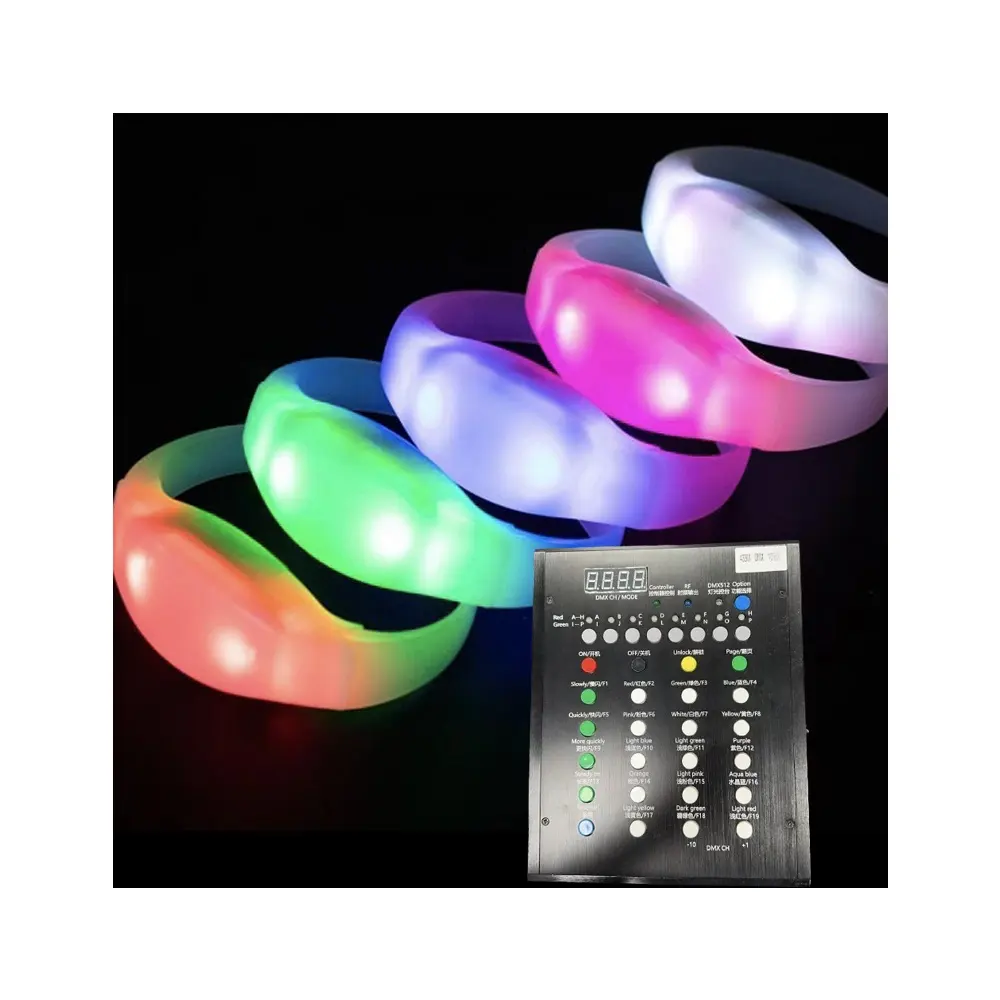 สินค้าใหม่ปาร์ตี้แสดงไฟ LED 4 ดวงโลโก้ที่กําหนดเองรีโมทคอนโทรล LED สร้อยข้อมือ DMX ควบคุมสายรัดข้อมือ LED สําหรับคอนเสิร์ตเหตุการณ์