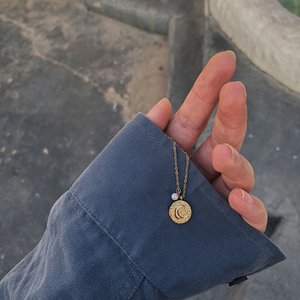 <span class=keywords><strong>Collana</strong></span> con luna di perle moneta martellata Full Karma Circle New Crescent Moon Phase medaglione ciondolo catena delicata in acciaio inossidabile - Product Image 5
