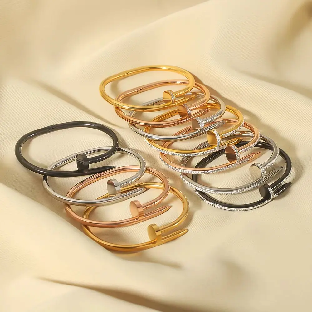 Bracelet créatif européen et américain en acier inoxydable plaqué or 18 carats, bracelet en acier au titane simple et personnalisé
