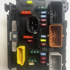 Portafusibles Yunnuo 9664055780, Componente Eléctrico Automotriz para Uso en Automóviles - Product Image 2