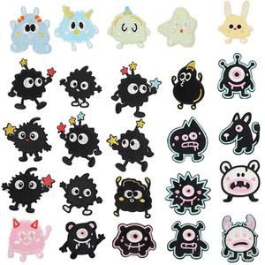 Nouvelle conception de patch brodé thermocollant / autocollant, motif dessin animé mignon, petit monstre noir coloré, pour la décoration de chapeaux et de vêtements - Product Image 1