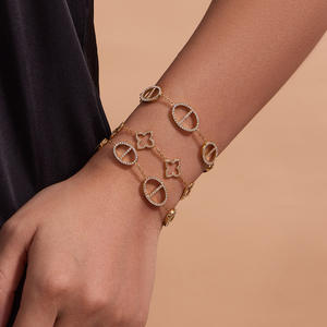 Haut de gamme 18K Plaqué Or De Luxe Grande Roue Niche Bracelet Plein Diamant Fleur À Quatre Feuilles Bracelets De Mode Élégant En Acier Inoxydable - Product Image 2