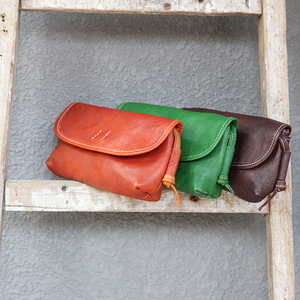 Sac à bandoulière en cuir véritable pour femmes, sac à bandoulière en cuir de vache de première qualité, sac carré vintage simple et petit, sac unisexe pour couple - Product Image 4