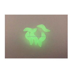 Jokez 'n' Prankz : Coffret de tours acrobatiques acclamé, blagues originales et gadgets lumineux dans le noir, en forme de larves, fabriqués en plastique, à prix raisonnable - Product Image 2