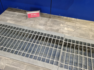 Rejilla <span class=keywords><strong>de</strong></span> Drenaje Cuadrada <span class=keywords><strong>de</strong></span> Acero Plateado Personalizable, Resistente a la Oxidación, Galvanizada en Caliente, Duradera, Diseño Contemporáneo Xintong 3D para <span class=keywords><strong>Apartamentos</strong></span> - Product Image 2