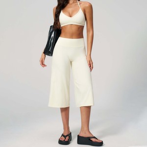 Ensemble de sport YIYI 2 pièces pour <span class=keywords><strong>femme</strong></span> : soutien-gorge à bretelles spaghetti réglables et pantalon capri taille haute à jambe large pour le <span class=keywords><strong>yoga</strong></span> - Product Image 2