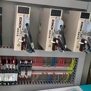 ماكينة حفر WEIKE <span class=keywords><strong>CNC</strong></span> لغلق النوافذ والثقوب برأس واحد وموجه متناسق مع ألومنيوم في مركز الآلات بالتحكم الرقمي العددي - Product Image 6