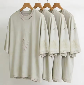 เสื้อยืดโอเวอร์ไซส์ทรงครอปสำหรับผู้ชาย สไตล์สตรีทแวร์ ผ้าคอตตอนวินเทจฟอกสี ทรงบ็อกซี่  แบบเรียบๆ ไม่มีลาย  พร้อมดีเทลขาดๆ - Product Image 2