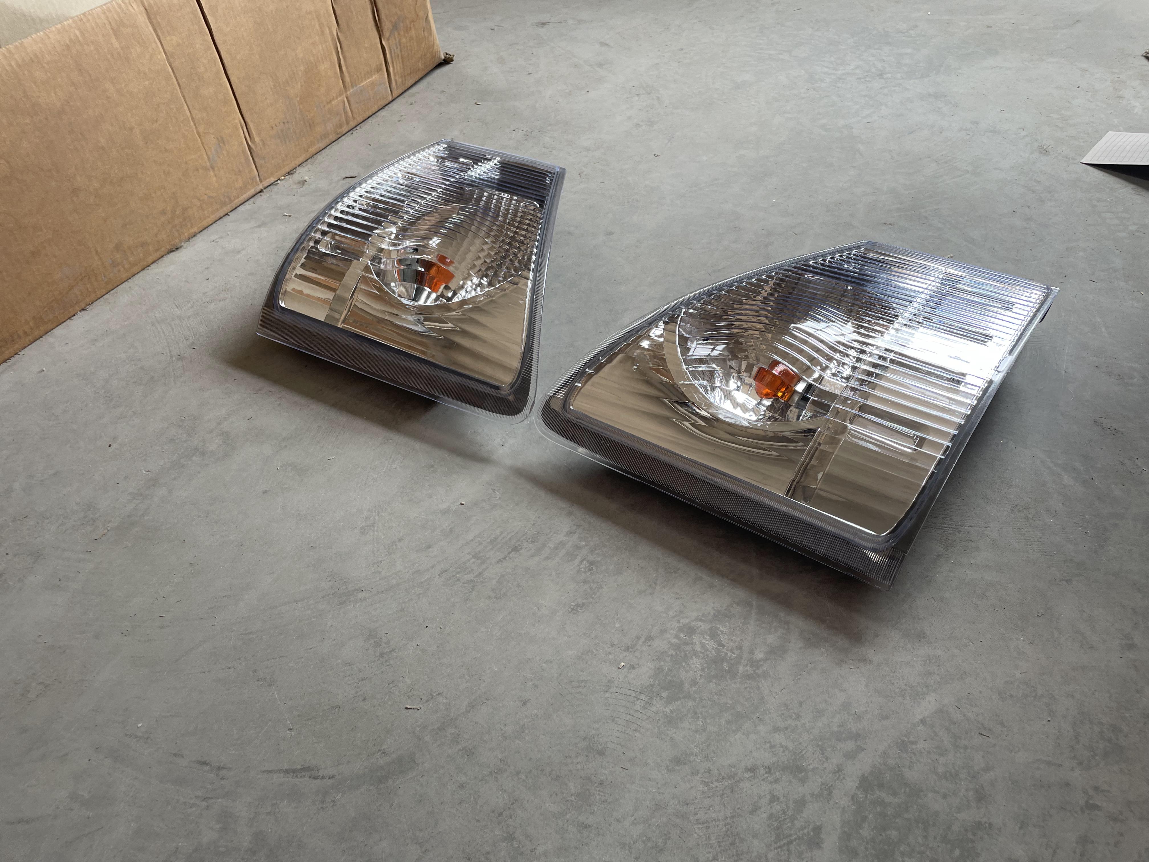 isuzu npr 2008 lights